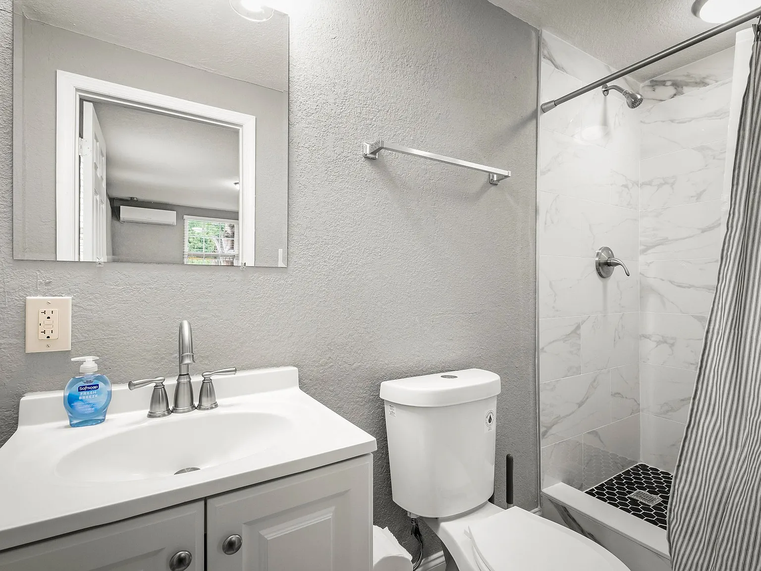 4 bed, 3.0 bath, 2187 sqft, $957 — Photo 4