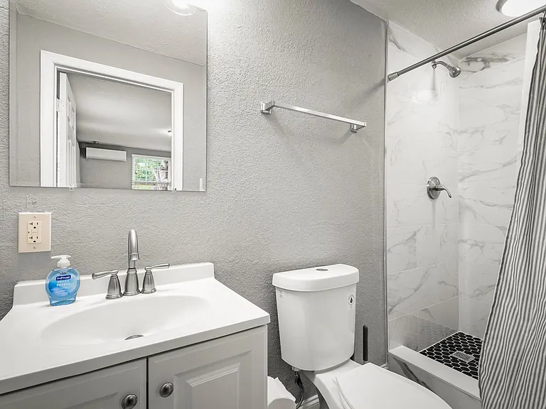 Philrose Dr — Photo 5