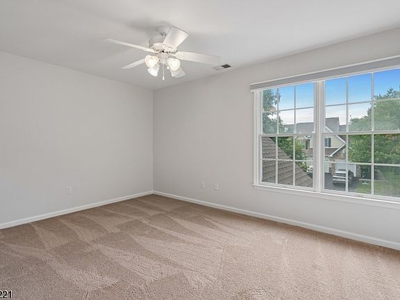 3rd image of 233 Patriot Hill Dr