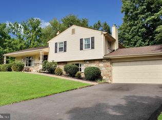 99 Rolling Hills Dr, Holland, PA