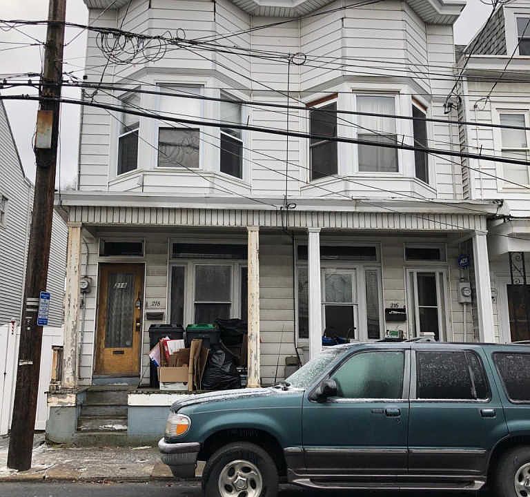 1st image of 218 E Pine St