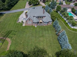 59 Burnet Hill Rd, Livingston, NJ 07039