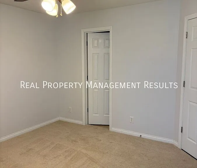 9895 Cove Point Ct — Photo 10