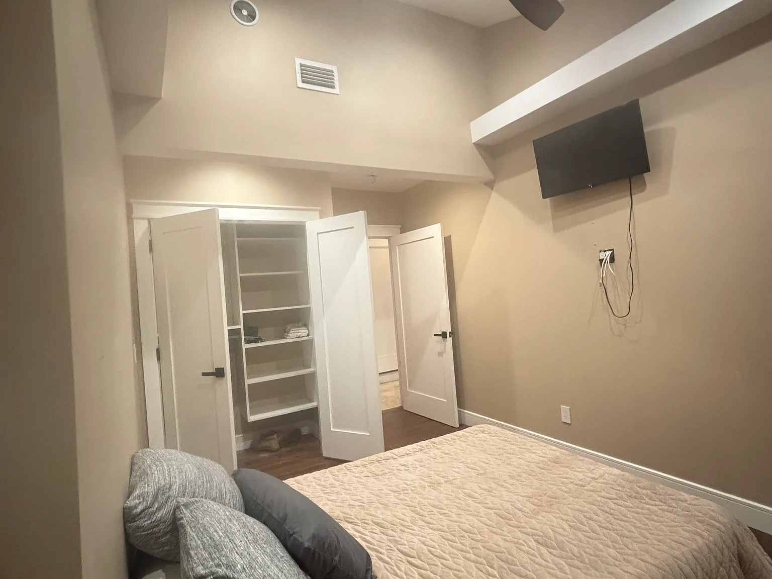 2 bed, 700 sqft, $2,800 — Photo 4