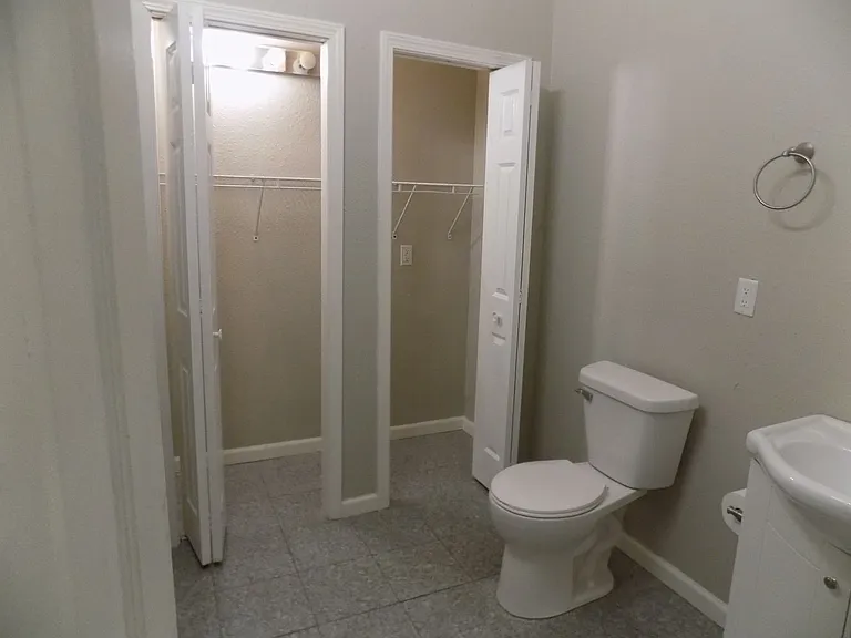 121 W Broadway Ave — Photo 7