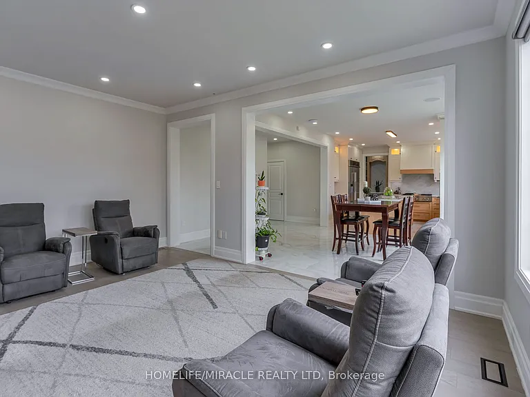 2299 Glazebrook Cir — Photo 24
