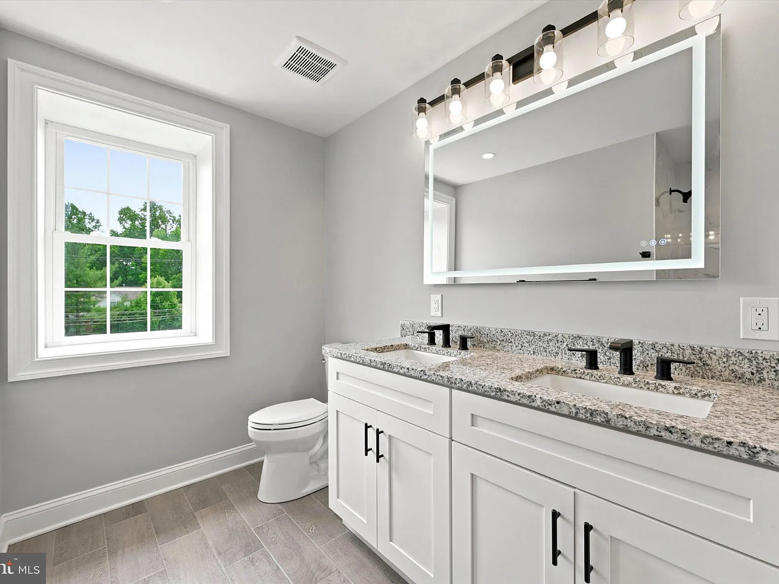 5 bed, 3.5 bath, 3158 sqft, $4,600 — Photo 3