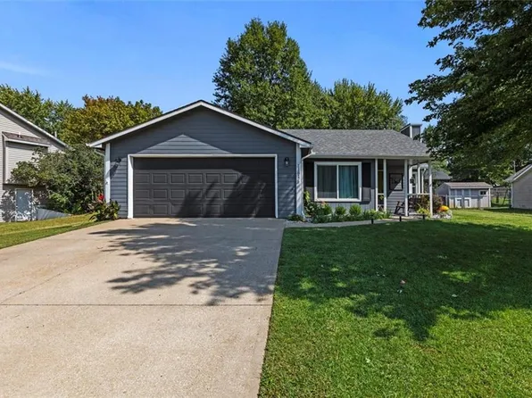 1181 S Greenwood Park, Tonganoxie, KS 66086