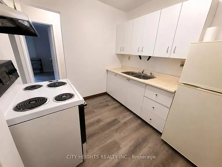 1102 Langlois Ave — Photo 9