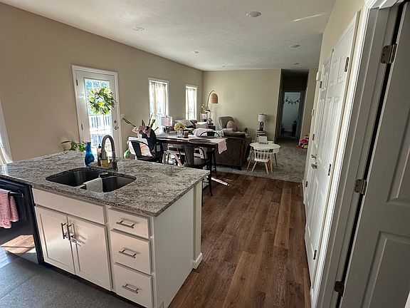 5th image of 500 Grandview Dr