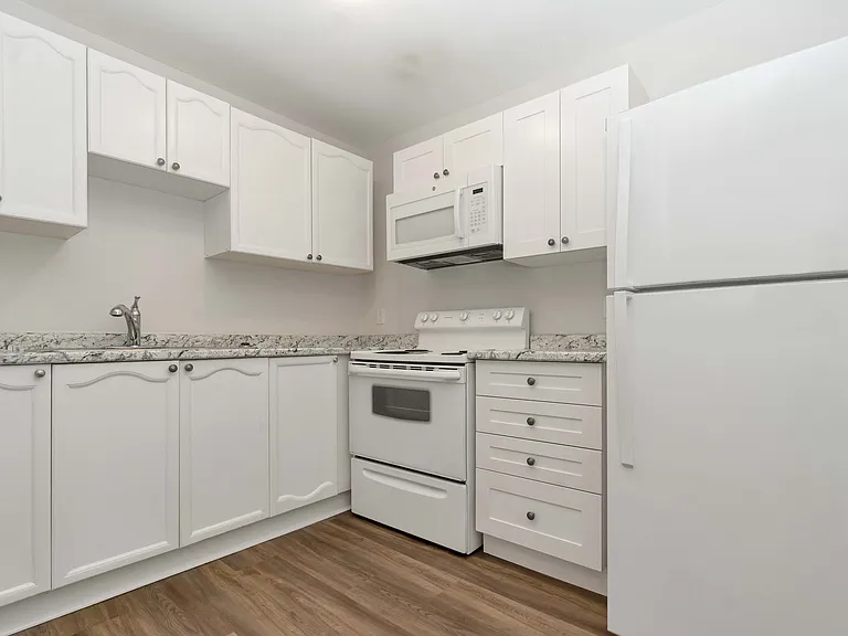 12 Colborne St E #206 — Photo 4