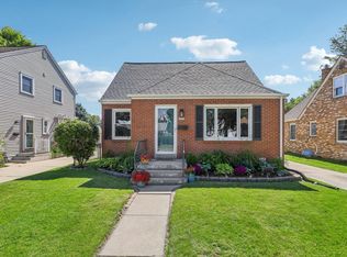 2462 S 83rd St, West Allis, WI 53219