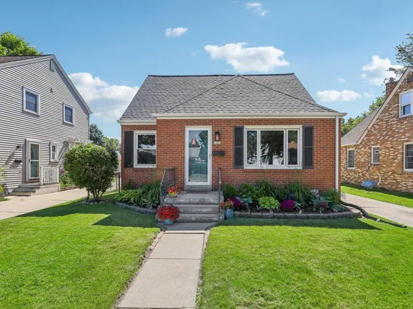 2462 South 83rd STREET, West Allis, WI 53219