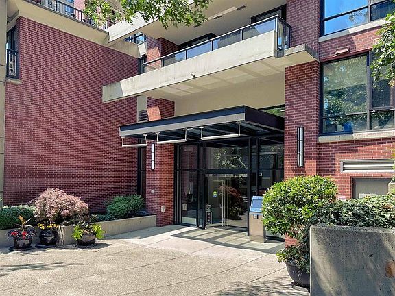 2nd image of 909 Mainland St #2105