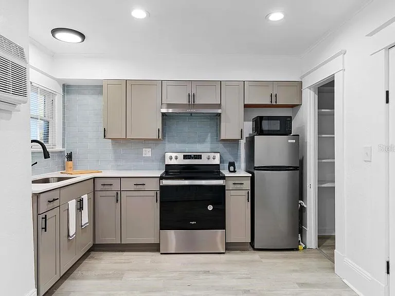 412 E Harwood St #4 — Photo 8