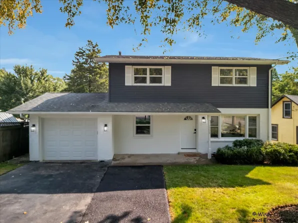 1208 S 7th Ave, Saint Charles, IL 60174
