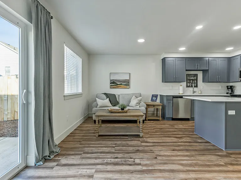 Santiam Canyon Luxury Townhomes — Photo 15