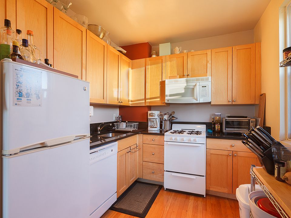 2nd image of 156 8th Ave APT 5R