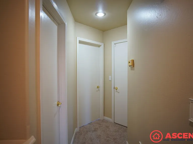 5305 Pine Grove Ct — Photo 7