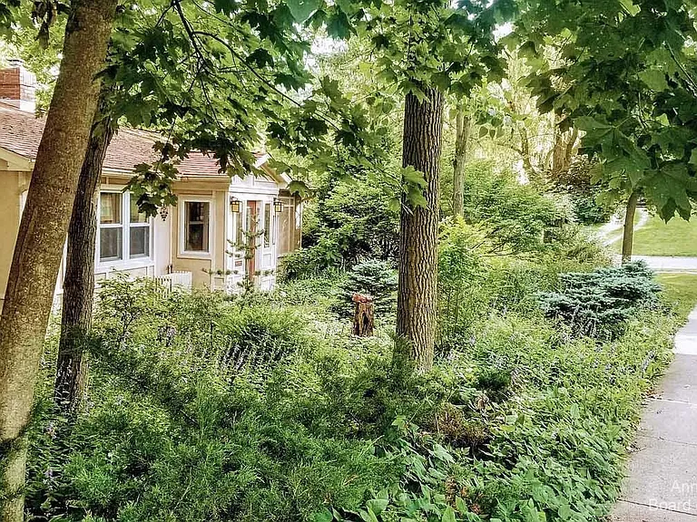 611 Robin Rd — Photo 4