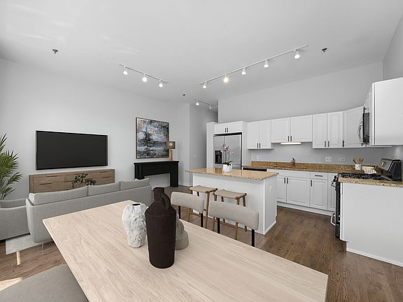 5th image of 2 S Leavitt St Unit 212
