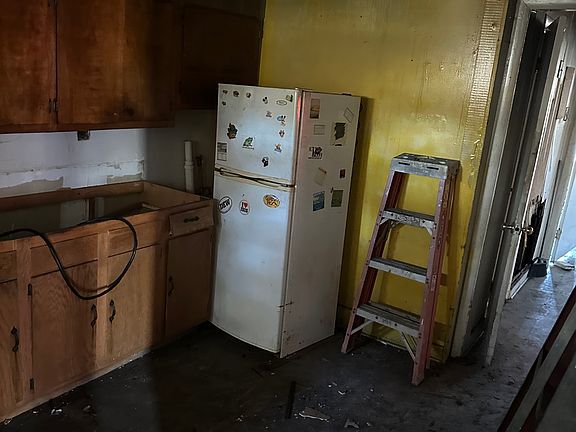 3rd image of 922 19th St SW