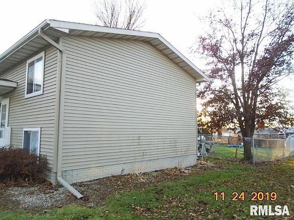 3rd image of 709 Locust St