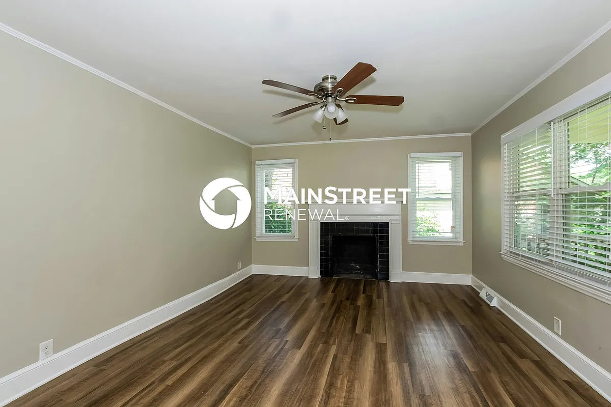 Living Room - 604 Robertson Ave