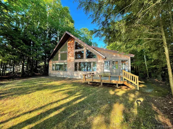 235 N Sunset Beach Dr, Manistique, MI 49854