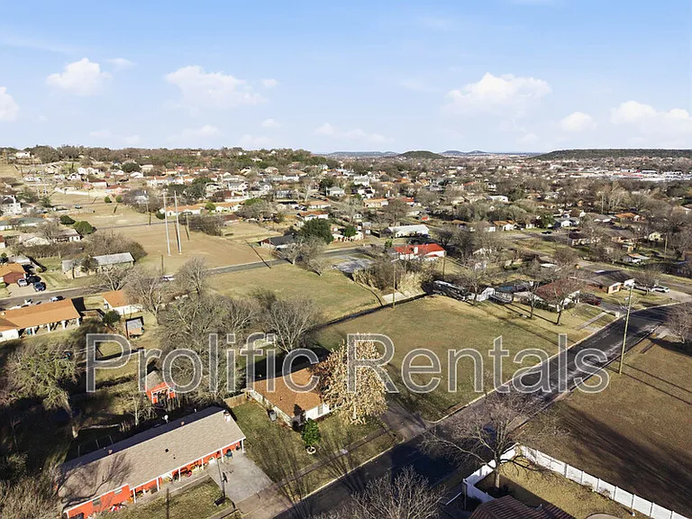 610 Creek St — Photo 8