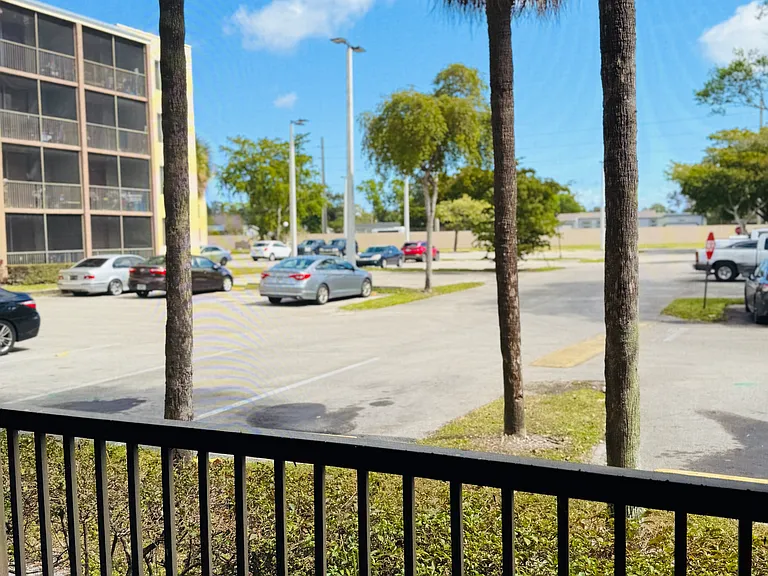 Somerset Grove Apartments — Photo 34