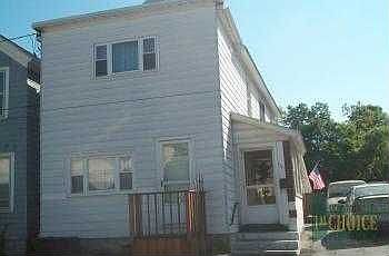 1st image of 119 W Orchard St
