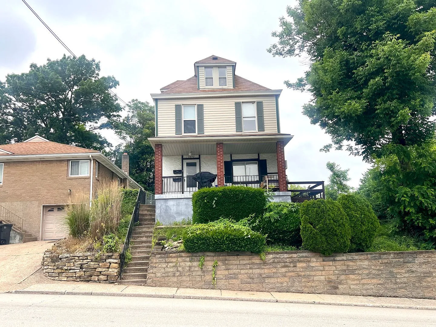 1632 E Steuben Street (For Sale Oa) — Photo 2
