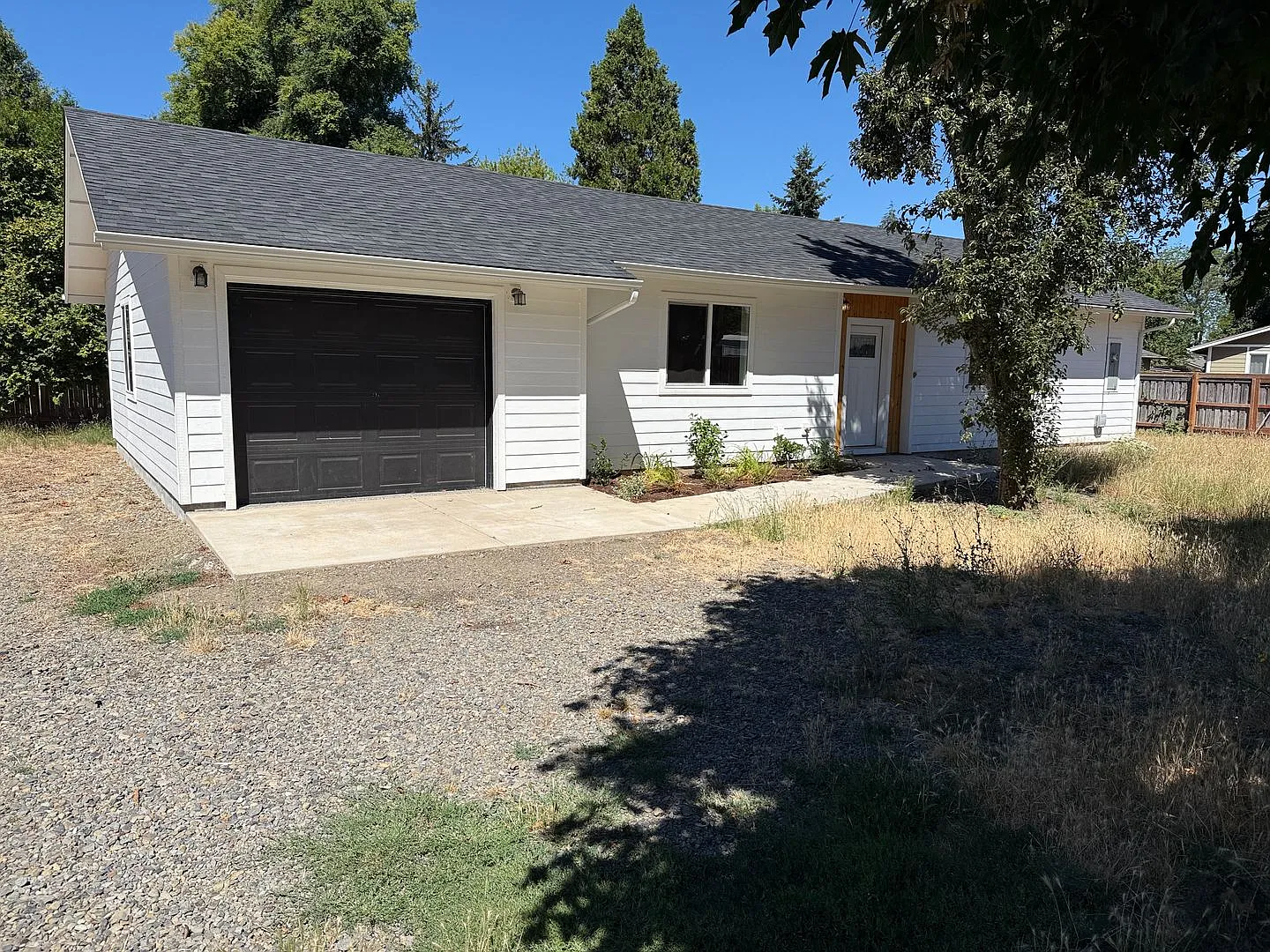 Updated 3-bedroom, 2 bath house in Eugene! — Photo 2