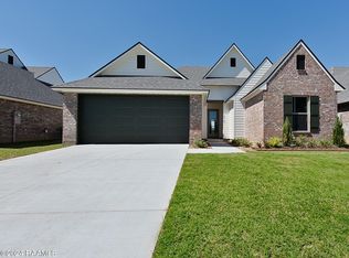 716 Whispering Meadow Dr, Broussard, LA 70518