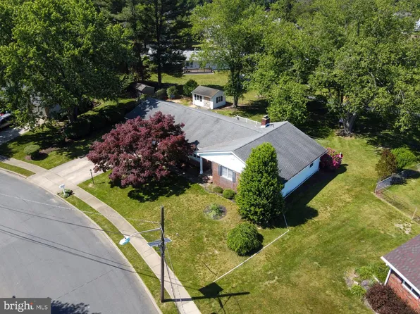 4 Delaware Dr, Bordentown, NJ 08505