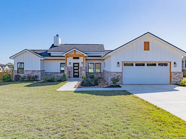 157 W MAGNOLIA CIR, La Vernia, TX 78121