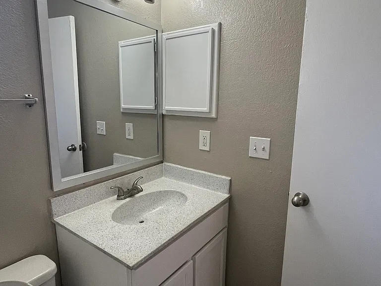 Sand Pebble Apartments — Photo 63