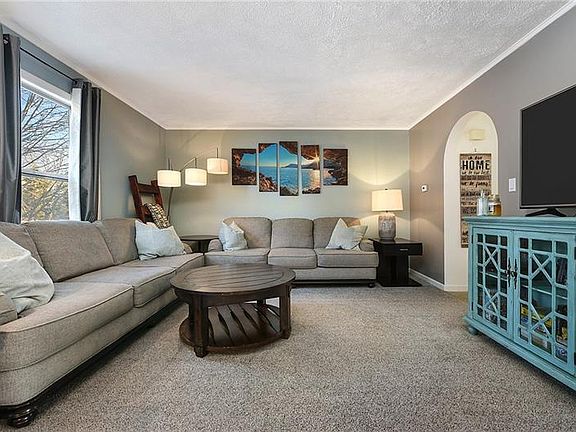 3rd image of 715 Sunset Cir