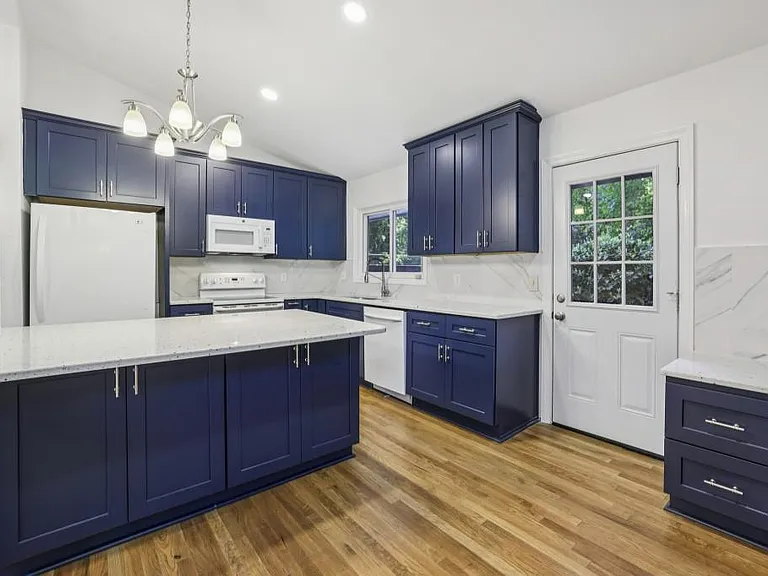 2056A Abby Ln NE — Photo 15