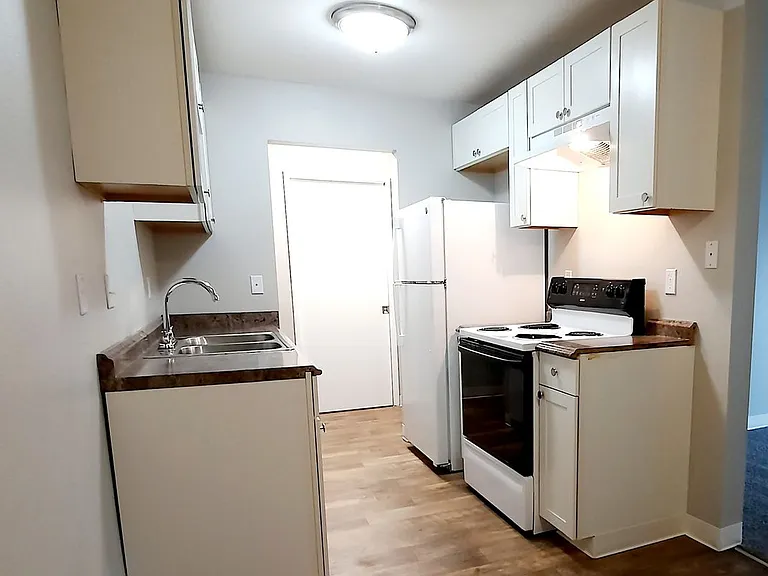 SUNDANCER APARTMENTS — Photo 19