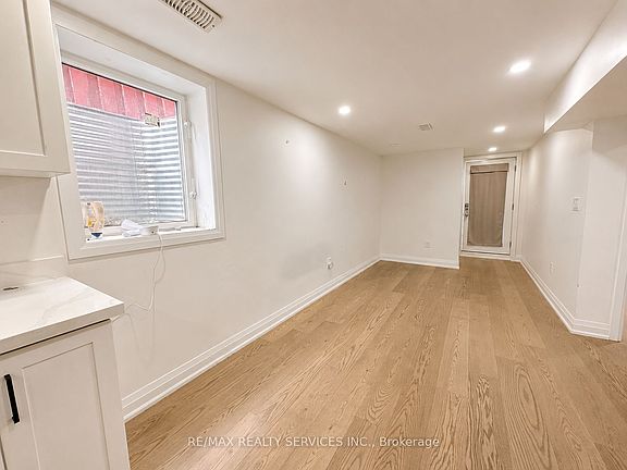 4th image of 32 Trewartha Cres #Basement