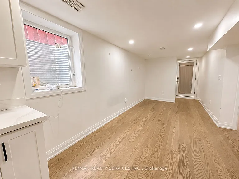 32 Trewartha Cres #BASEMENT — Photo 4