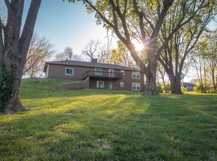 206 Meadowlark Ln, Ozawkie, KS 66070