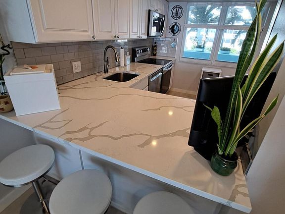 5th image of 900 Ocean Dr APT 206