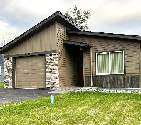 10310 E Spring Hill Cir Photo 1