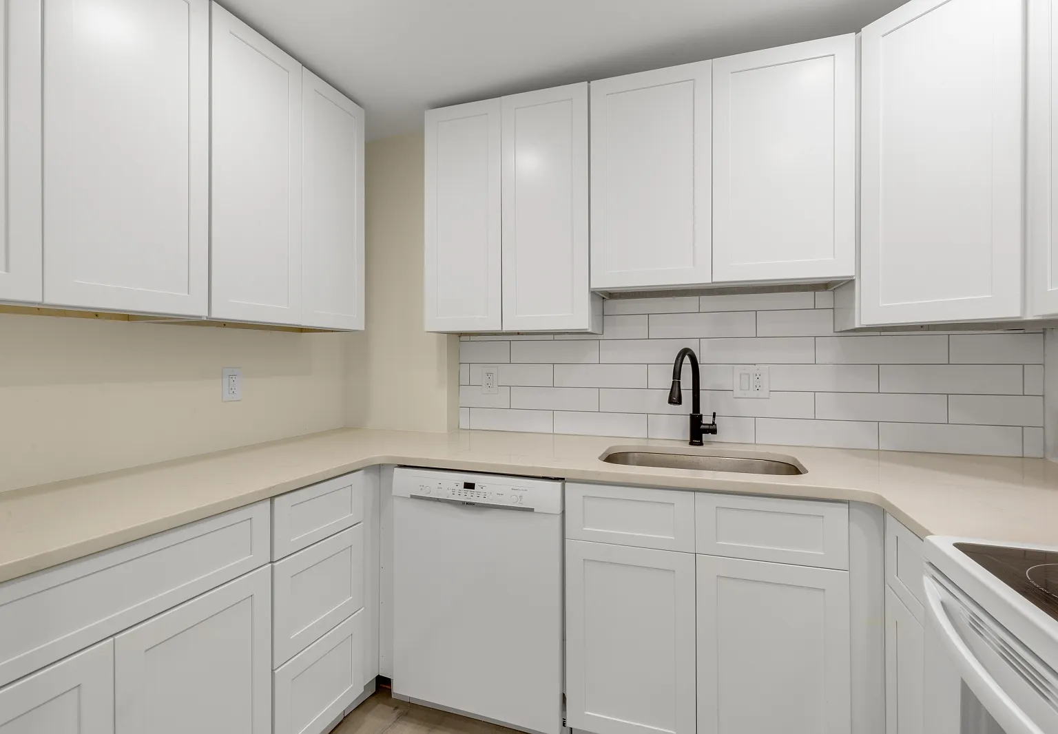 Studio, 700 sqft, $1,350 — Photo 3