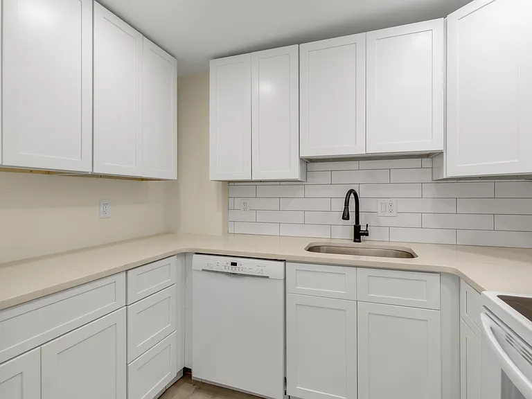 2723 E Huntingdon St #3 — Photo 3