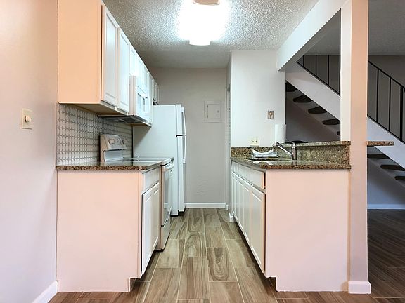 5th image of 200 E Tiffany Dr APT 3
