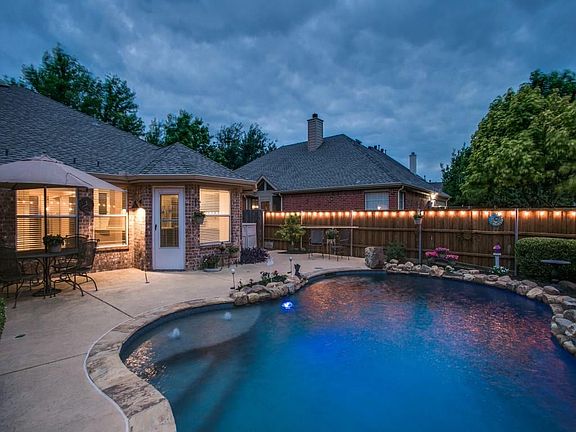 3rd image of 10806 Camelot Dr
